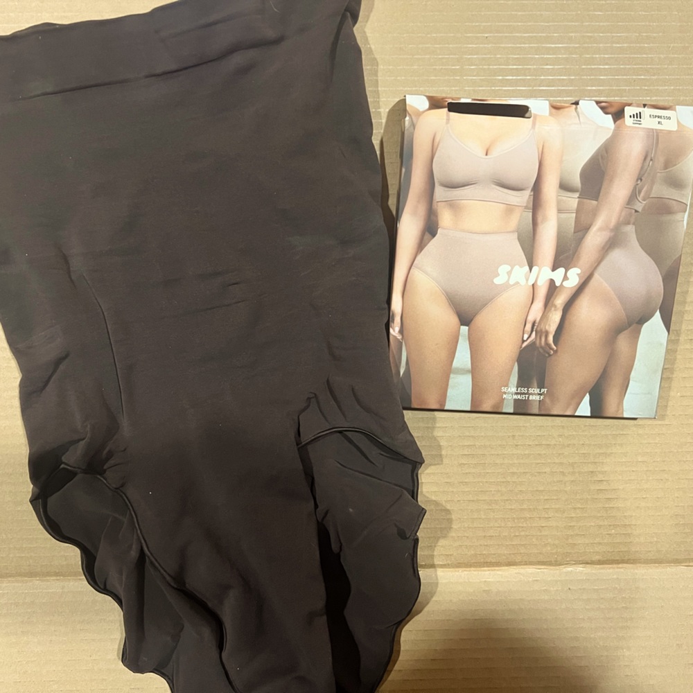 Brand new SKIMS high waisted briefs
